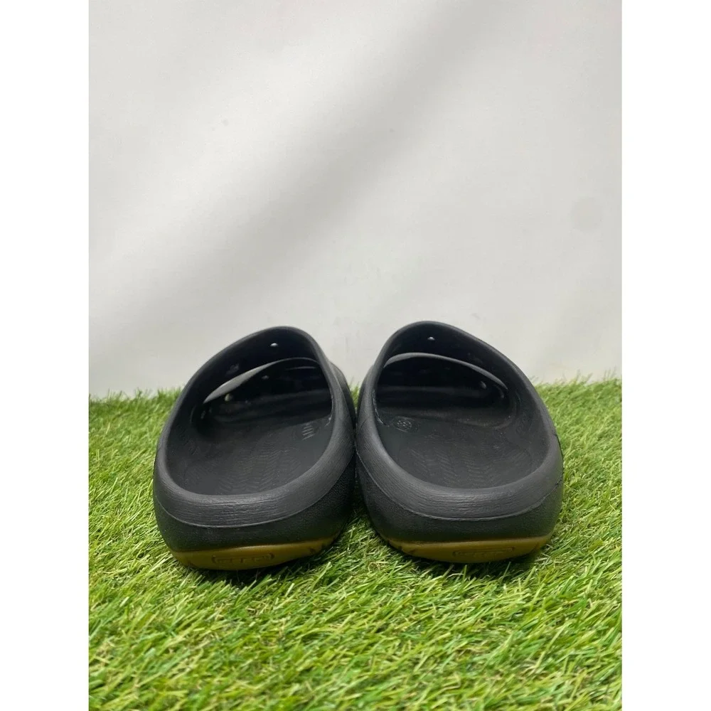 Keen Yogui Arts Mens Size 11 Slide Clogs Black Slip On Resistant Water Sandal